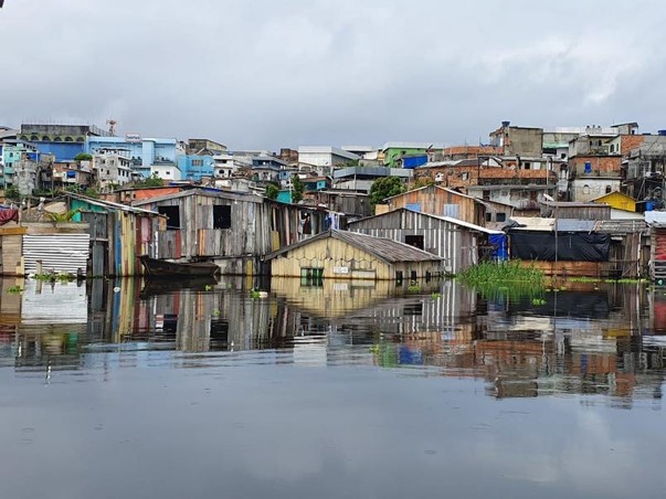 BRASIL: Rio Negro registra a maior cheia em 119 anos em Manaus.