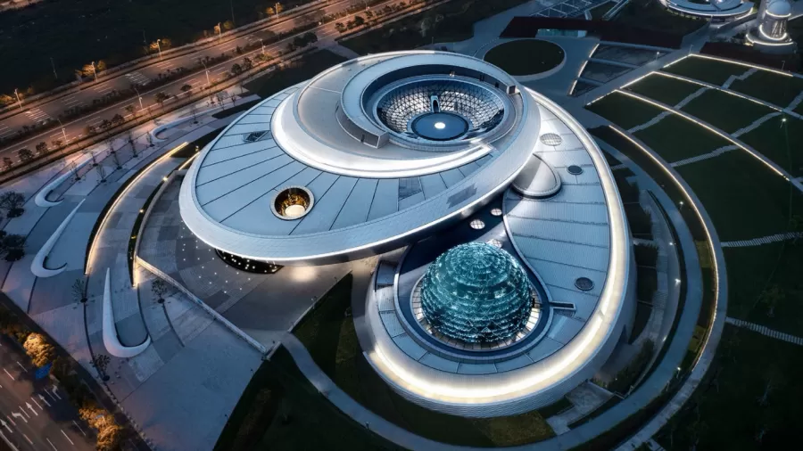 China inaugura museu gigante inspirado em órbitas e geometria do universo