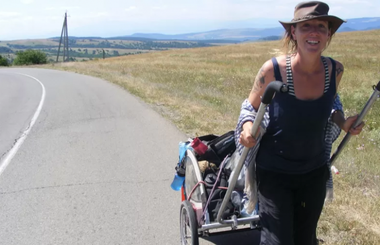 Americana deu volta ao mundo a pé e enfrentou de dengue a estupro na viagem…