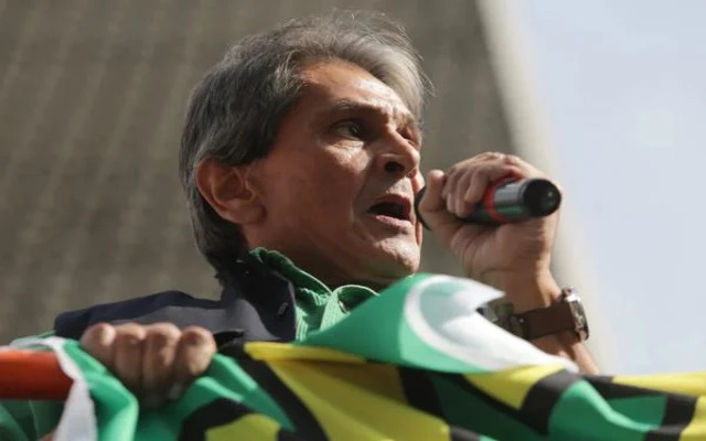 Roberto Jefferson pega covid 19 na prisão, e agora cumprira pena em prisão domiciliar.