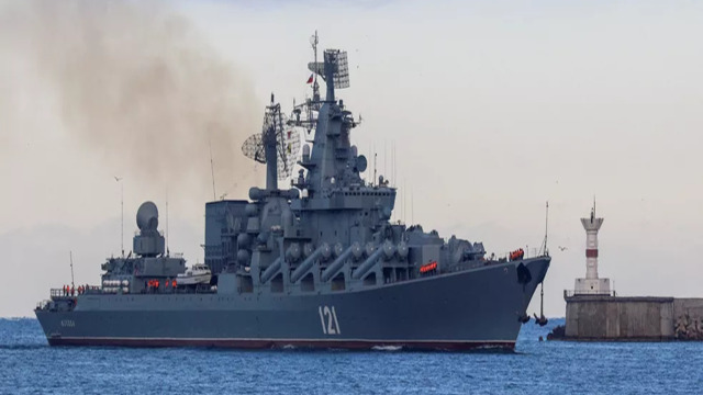 O cruzador Moskva, navio-símbolo da frota russa do Mar Negro afunda