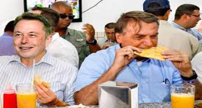 Elon come pastel junto com Bolsonaro