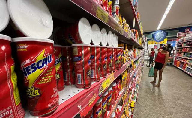 Empresas reduzem tamanho e qualidade dos produtos
